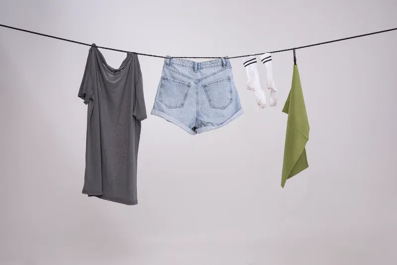 Corde à linge de voyage de Cocoon - Mise en situation avec du linge