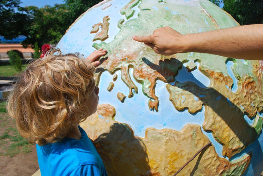 Voyager avec un enfant : conseils pratiques et indispensables à emporter