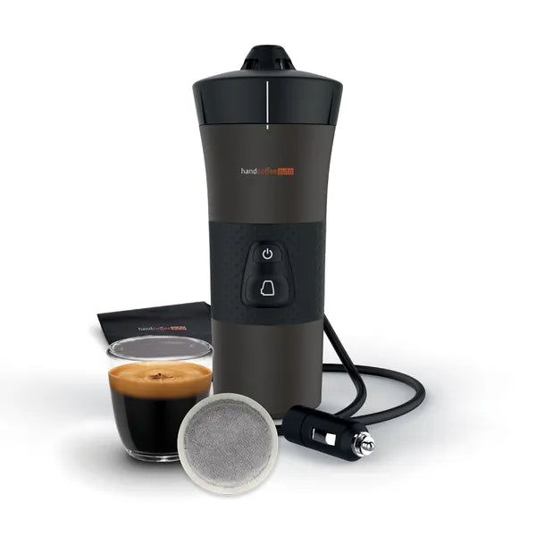Handcoffee Auto 12V de Handpresso - vue d'ensemble avec un pads et une tasse à café