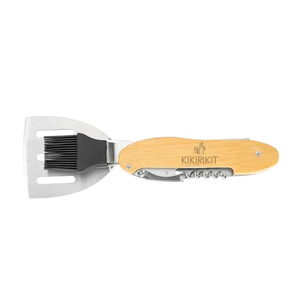 Kit d’accessoires pour barbecue 5 en 1 en vue fermée
Kit d'ustensiles de BBQ de Kikirikit en vue ouverte avec : 1 spatule, 1 fourchette, 1 pinceau de cuisine, 1 tire-bouchon et 1 décapsuleur