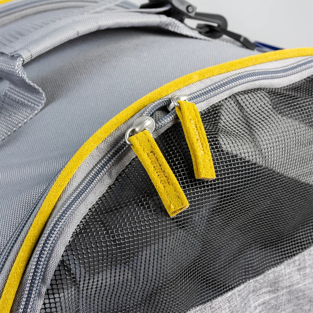 sac de voyage pour chien avec le détail de la fermeture éclair 
