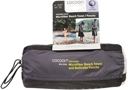 Poncho-serviette unisexe de Cocoon - vue dans sa pochette de rangement avec étiquette