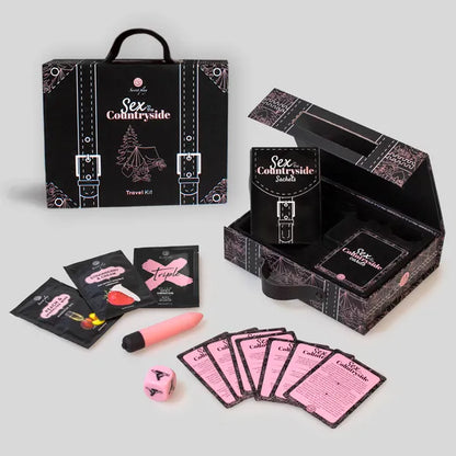 Coffret présenté ouvert avec sa mallette et les articles suivants :
Cartes de défis, balle vibrante, mini vibromasseur, dé Kamasutra, monodose d’huile de massage, vin pétillant,
monodose de lubrifiant, crème fouettée, monodose de gel intensifiant plaisir