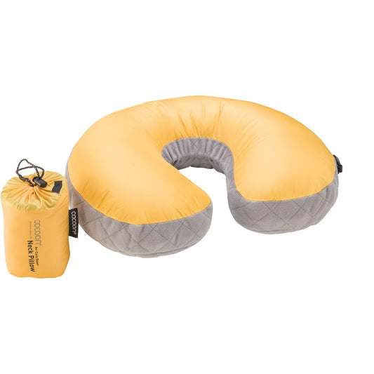 Tour de cou de voyage de Cocoon - Couleur jaune- vue du tour de cou de voyage de face et sa pochette