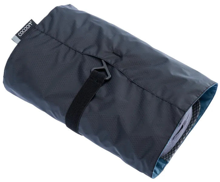 Trousse de toilette accrochable Cocoon – bleu – vue pliée de côté