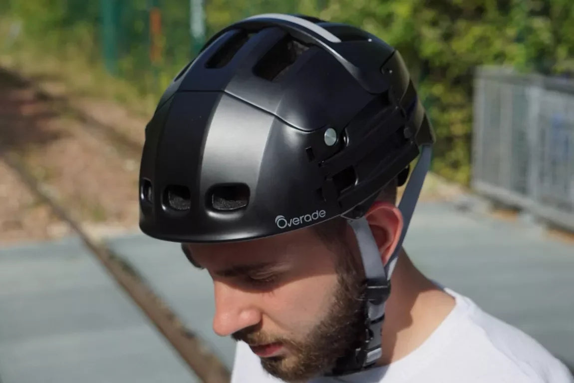 casque pliable noir Overade - mise en situation sur la tête d'un homme