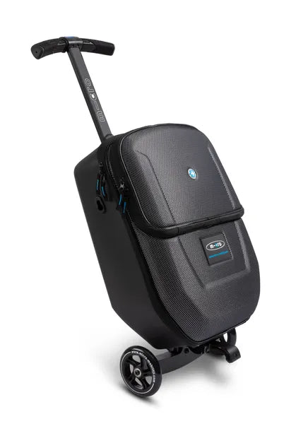 Micromobility micro luggage 4.0 scootcase - Valise trottinette - vue  de biais de la valise 